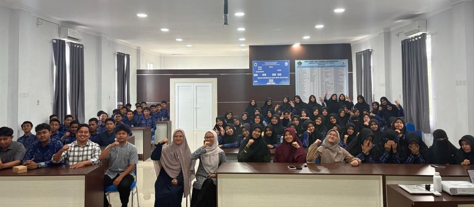Alumni Leting Pertama Dayah Ruhul Qur’ani Gelar Sharing Session Bersama Santri Kelas XII